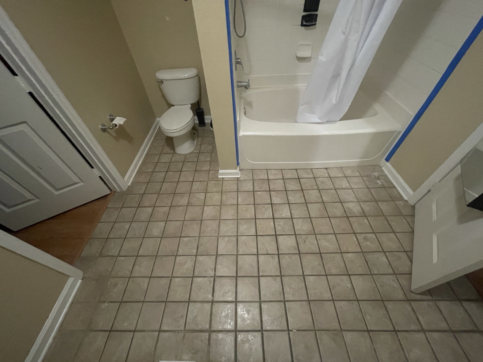 South Tampa condo bathroom before remodeling