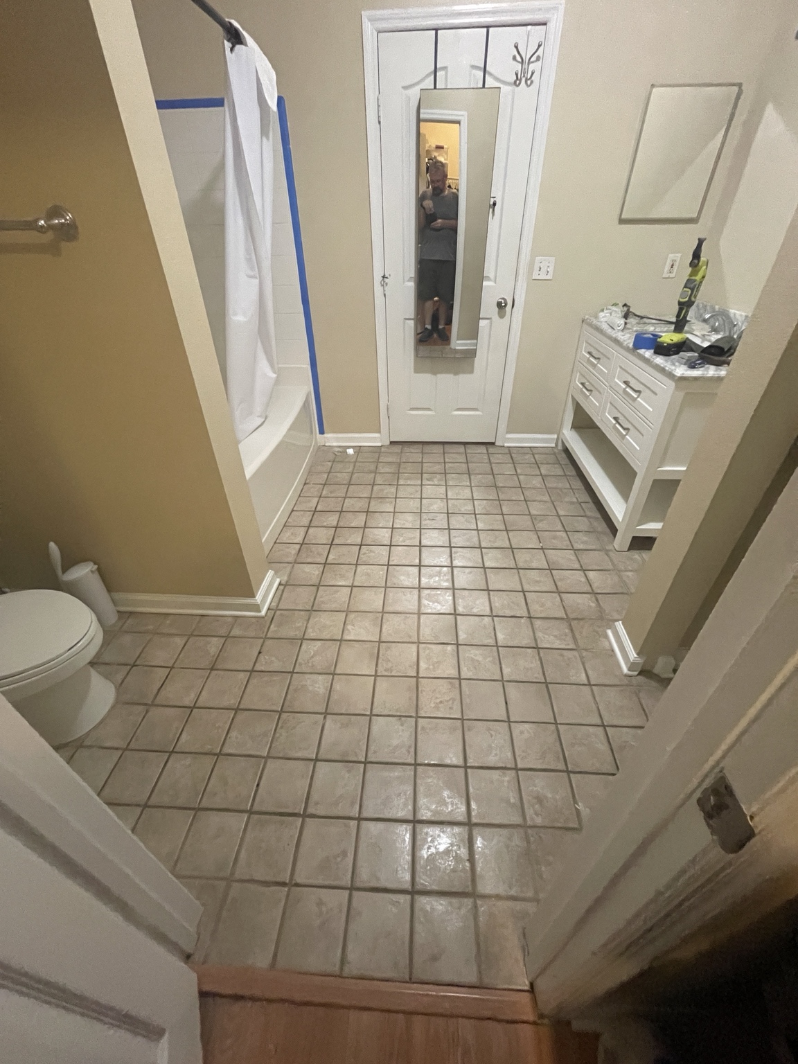 South Tampa condo bathroom before remodeling